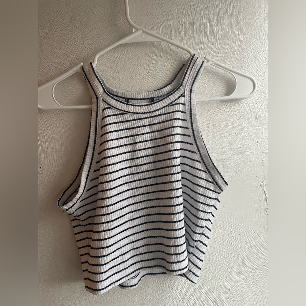 Black and white cropped tank top